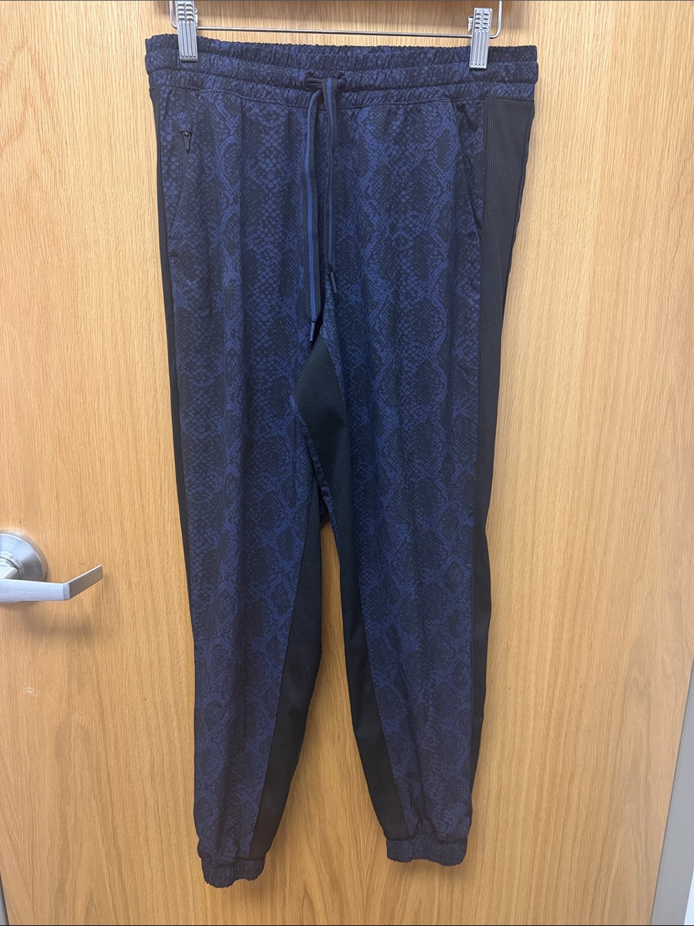 Athleta Brooklyn Snakeskin Print Navy and Black Jogger Athletic Pants Size 4